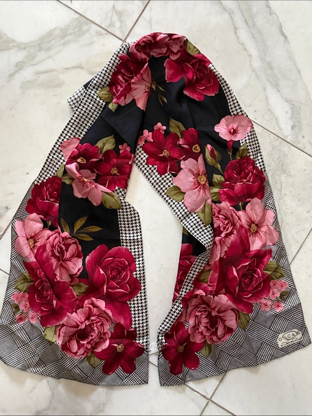 Oscar by Oscar de la Renta Black, Pink & Red Floral Roses 🌹 Silk Scarf long
